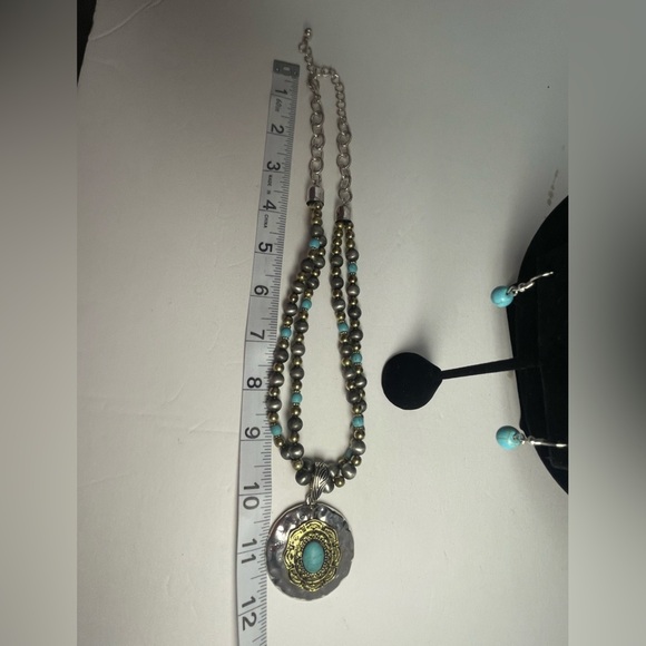 Double strand silver & turquoise colored bead necklace with medallion & earrings - Picture 7 of 7